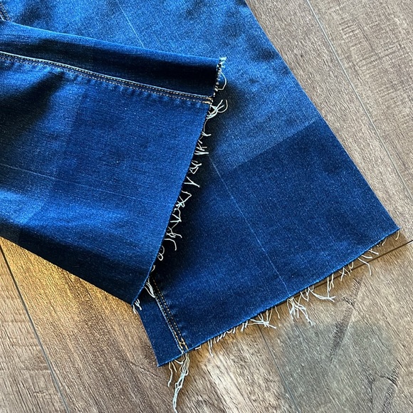 SPANX JEAN MEDIUM CONTROL DENIM FLARE CAPRI SIZE MEDIUM - Picture 4 of 7